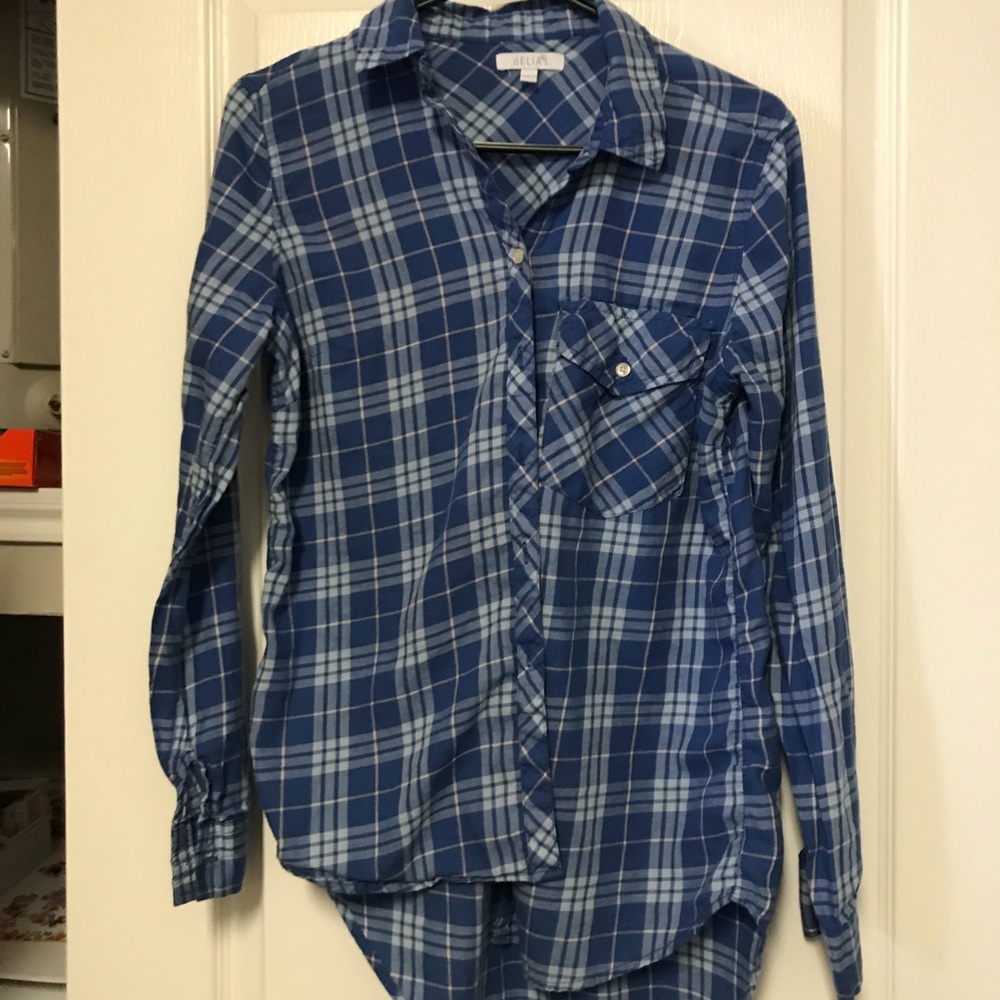 Small- boyfriend fit thin button up